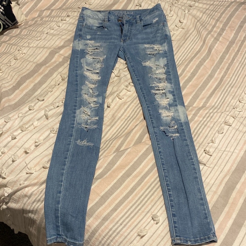 American Eagle Size 2 High Rise Ripped Jegging